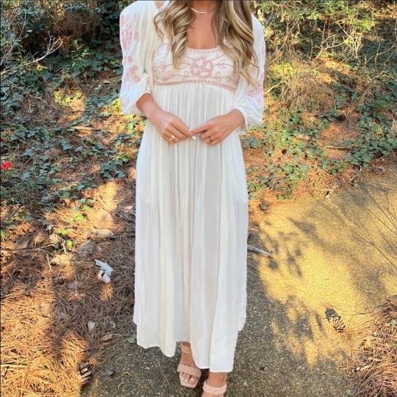 Free People Dresses & Skirts - Free People Wedgewood Scoop Neck Blouson Embroidered Sleeves Maxi Dress
